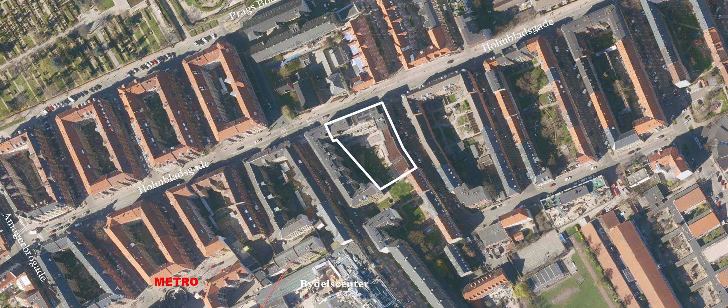 Projektet er beliggende i Holmbladsgadekvarteret, som siden 1997 har været under byfornyelse, og som er blevet et hip sted at bo.