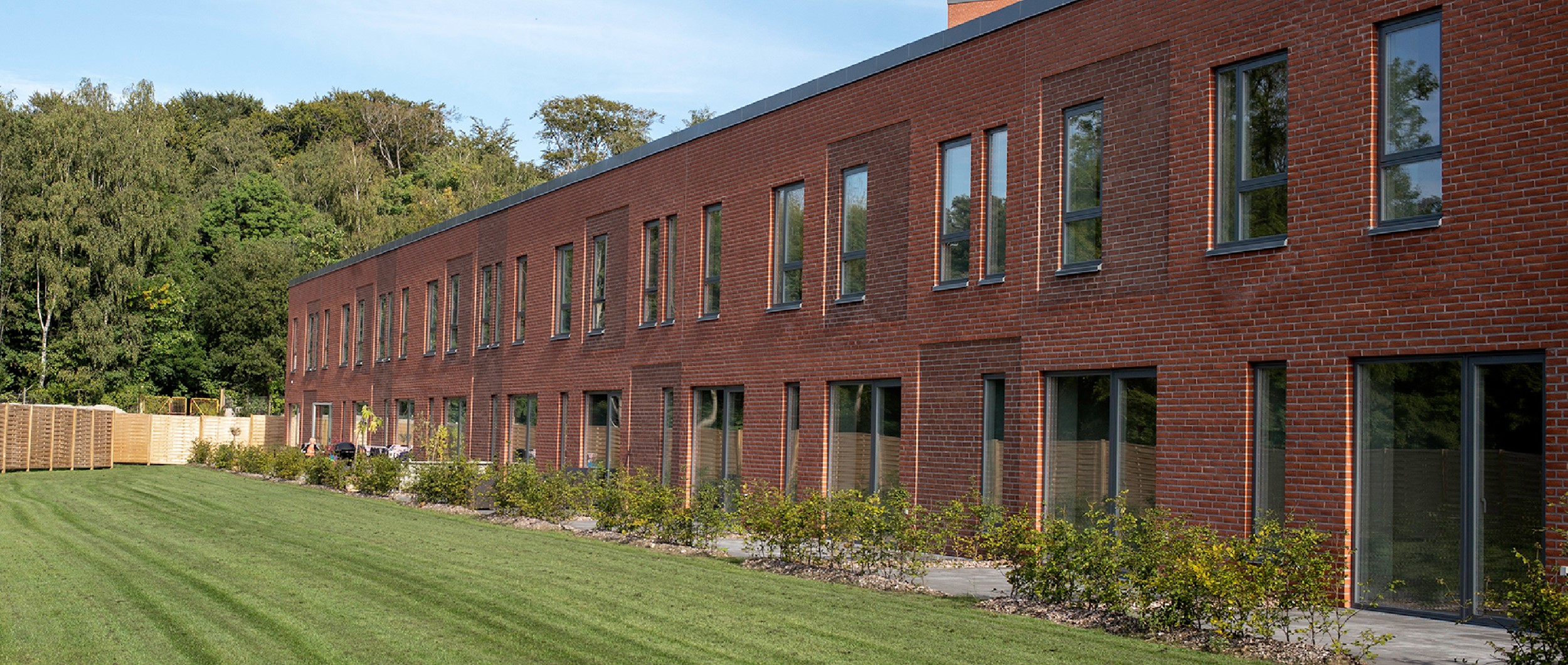 Alle boliger er orienteret omkring et grønt haverum. I sit arkitektoniske udtryk spiller bygningerne op mod den gamle industribygning.